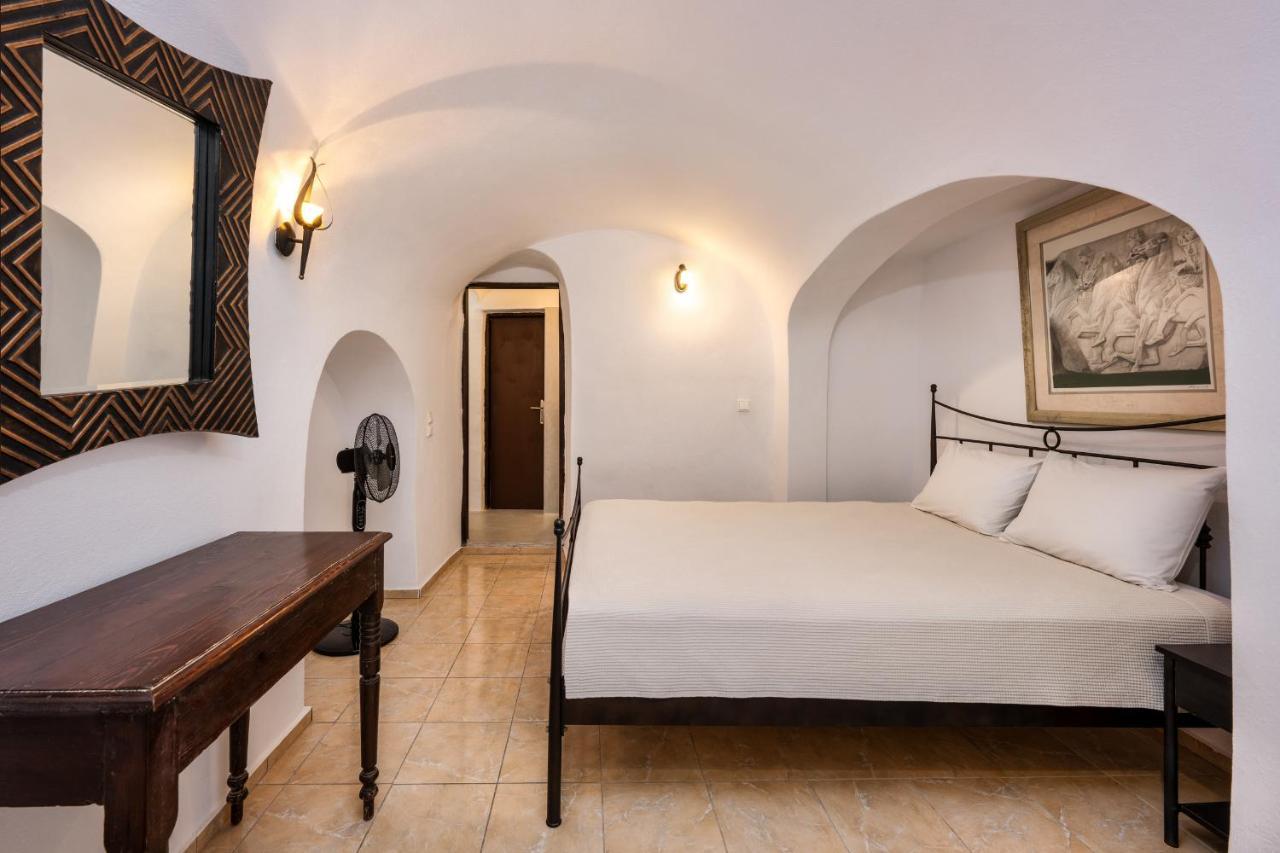 Lava Suites & Lounge Фира Екстериор снимка