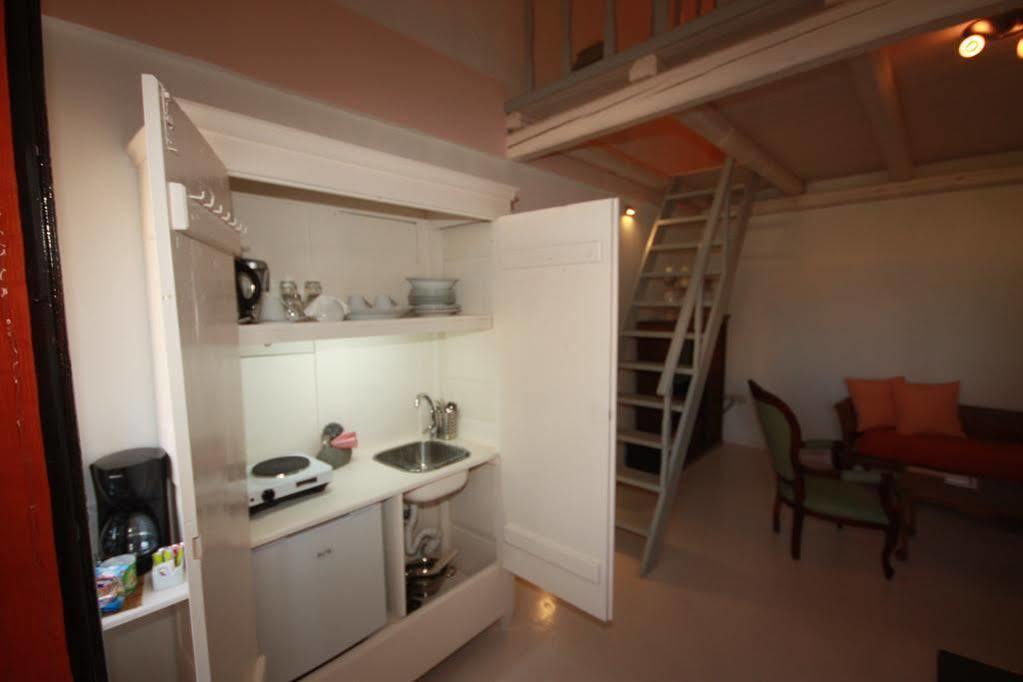 Lava Suites & Lounge Фира Екстериор снимка