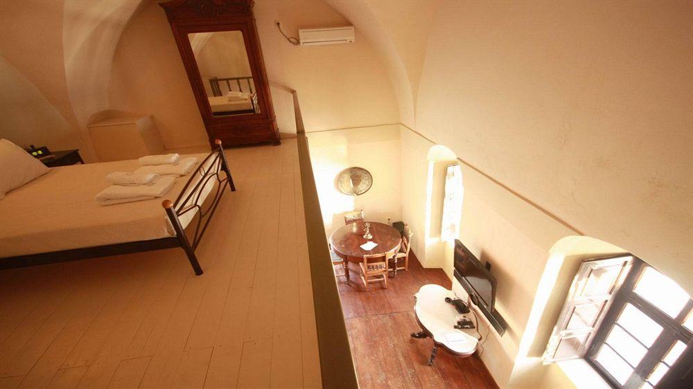 Lava Suites & Lounge Фира Екстериор снимка